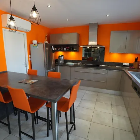 Moderne A Deux Pas De Lyon *