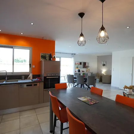 Moderne A Deux Pas De Lyon *