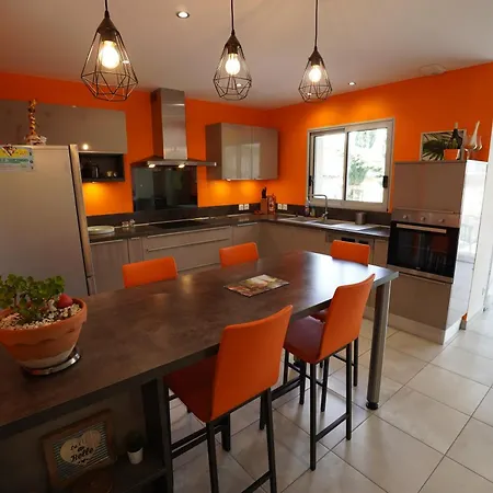 Moderne A Deux Pas De Lyon