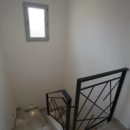 Moderne A Deux Pas De Lyon *