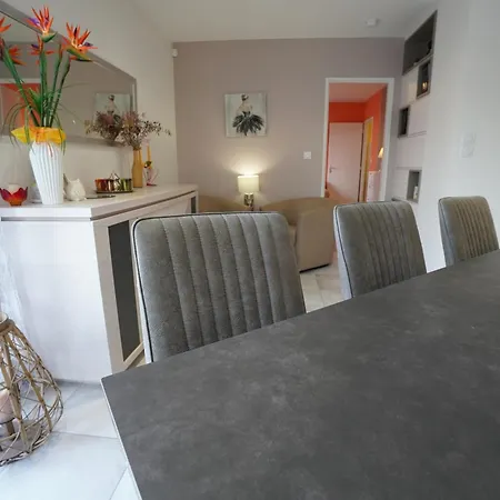 Moderne A Deux Pas De Lyon
