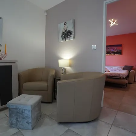 Moderne A Deux Pas De Lyon Vila